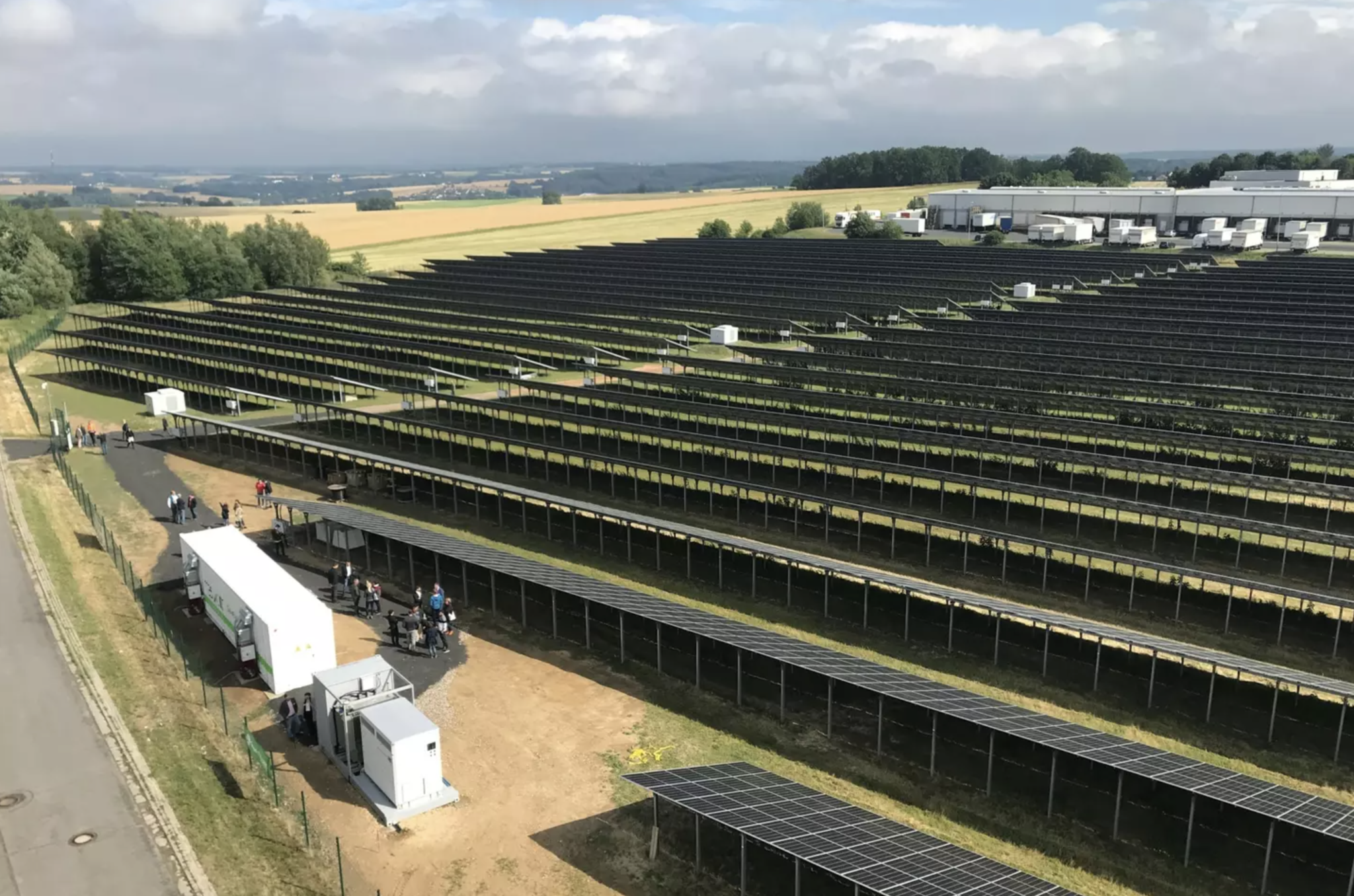 Hvad er Bess batterier? – Bessbatterier Solceller Bifaciale Lodrette